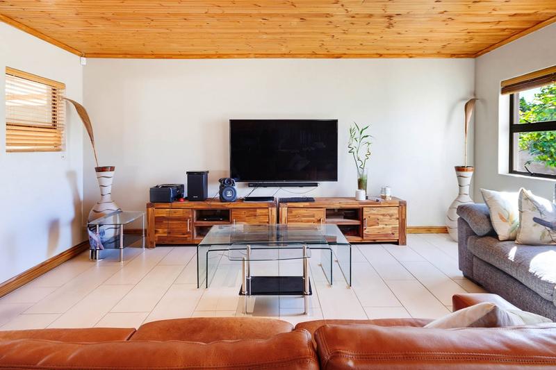 To Let 4 Bedroom Property for Rent in Gordons Bay Central Western Cape